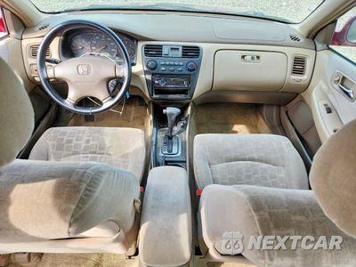 Zdjęcie 8 z 12 samochodu: 2001 HONDA ACCORD EX VIN:1HGCG66881A014637 - miniatura