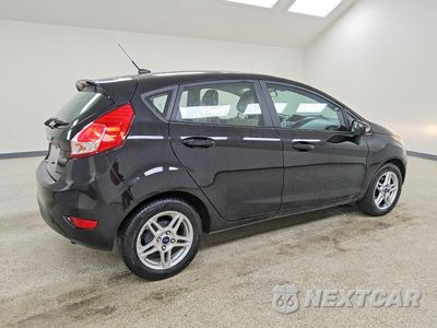 Trzecie zdjęcie samochodu z tyłu: 2018 FORD FIESTA SE VIN:3FADP4EJ8JM107808 - miniatura