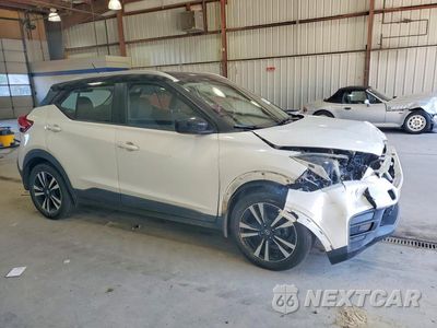 Czwarte zdjęcie samochodu z boku: 2019 NISSAN KICKS SV VIN:3N1CP5CU9KL504074 - miniatura