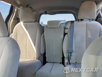 Zdjęcie 10 z 13 samochodu: 2013 TOYOTA SIENNA LE VIN:5TDKK3DC1DS331682 - miniatura