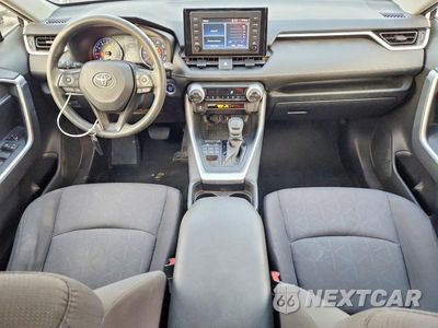 Zdjęcie 8 z 13 samochodu: 2019 TOYOTA RAV4 XLE VIN:JTMP1RFV7KJ002084 - miniatura