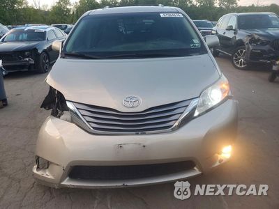 Piąte zdjęcie samochodu w środku: 2017 TOYOTA SIENNA XLE 8-PASSENGER VIN:5TDYZ3DC7HS856015 - miniatura