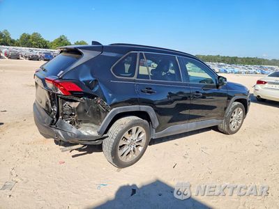 Trzecie zdjęcie samochodu z tyłu: 2020 TOYOTA RAV4 XLE PREMIUM VIN:JTMC1RFVXLD047941 - miniatura