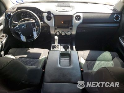 Zdjęcie 8 z 12 samochodu: 2018 TOYOTA TUNDRA CREWMAX SR5 VIN:5TFEY5F13JX236520 - miniatura