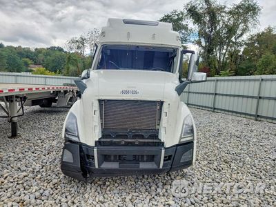 Piąte zdjęcie samochodu w środku: 2021 VOLVO VNL SEMI TRUCK VIN:4V4NC9EHXMN600571 - miniatura