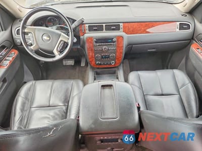 Zdjęcie 8 z 14 samochodu: 2011 CHEVROLET SUBURBAN K1500 LT VIN:1GNSKJE32BR307798 - miniatura