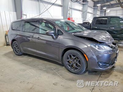 Czwarte zdjęcie samochodu z boku: 2019 CHRYSLER PACIFICA TOURING PLUS VIN:2C4RC1FG7KR575407 - miniatura