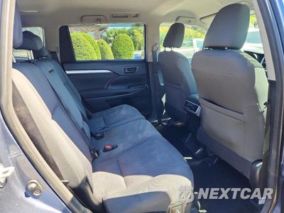 Zdjęcie 11 z 14 samochodu: 2018 TOYOTA HIGHLANDER LE VIN:5TDBZRFH4JS876844 - miniatura