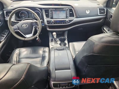 Zdjęcie 8 z 13 samochodu: 2017 TOYOTA HIGHLANDER HYBRID XLE VIN:5TDJGRFH5HS026619 - miniatura