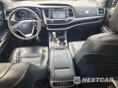 Zdjęcie 8 z 13 samochodu: 2017 TOYOTA HIGHLANDER HYBRID XLE VIN:5TDJGRFH5HS026619 - miniatura