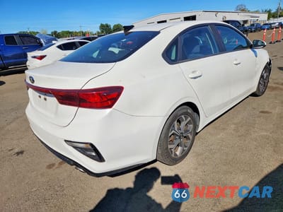 Trzecie zdjęcie samochodu z tyłu: 2020 KIA FORTE LXS VIN:3KPF24AD7LE165231 - miniatura