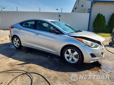 Czwarte zdjęcie samochodu z boku: 2013 HYUNDAI ELANTRA GLS VIN:5NPDH4AE3DH266441 - miniatura