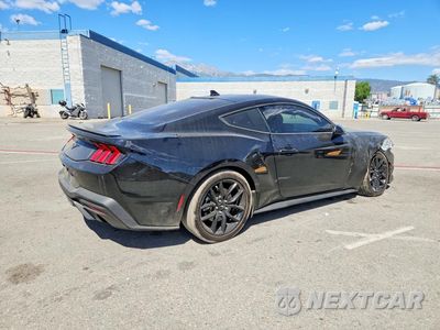 Trzecie zdjęcie samochodu z tyłu: 2025 FORD MUSTANG VIN:1FA6P8TH0S5110032 - miniatura