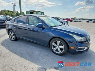 Czwarte zdjęcie samochodu z boku: 2015 CHEVROLET CRUZE LT VIN:1G1PC5SB5F7128793 - miniatura