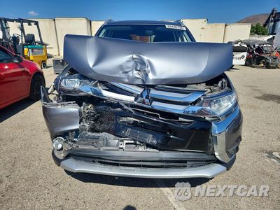Piąte zdjęcie samochodu w środku: 2018 MITSUBISHI OUTLANDER SE VIN:JA4AD3A32JZ014962 - miniatura