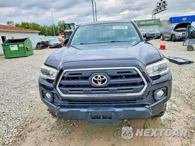 Piąte zdjęcie samochodu w środku: 2017 TOYOTA TACOMA SR5 V6 VIN:5TFSZ5AN9HX083078 - miniatura
