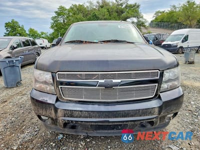 Piąte zdjęcie samochodu w środku: 2011 CHEVROLET TAHOE K1500 LT VIN:1GNSKBE08BR167266 - miniatura