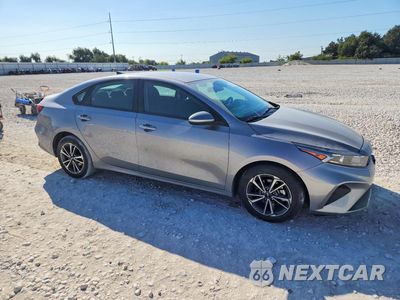 Czwarte zdjęcie samochodu z boku: 2023 KIA FORTE LXS VIN:3KPF24AD1PE566361 - miniatura