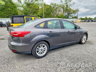 Trzecie zdjęcie samochodu z tyłu: 2016 FORD FOCUS SE VIN:1FADP3F20GL284039 - miniatura