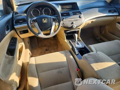 Zdjęcie 8 z 12 samochodu: 2011 HONDA ACCORD LX VIN:1HGCP2F32BA119527 - miniatura