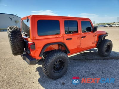 Trzecie zdjęcie samochodu z tyłu: 2019 JEEP WRANGLER UNLIMITED SAHARA VIN:1C4HJXEG6KW575511 - miniatura