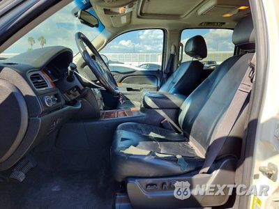 Zdjęcie 7 z 13 samochodu: 2014 CHEVROLET SUBURBAN C1500 LTZ VIN:1GNSCKE09ER213527 - miniatura