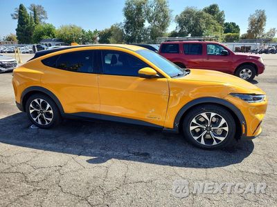 Czwarte zdjęcie samochodu z boku: 2022 FORD MUSTANG MACH-E SELECT VIN:3FMTK1SS3NMA24658 - miniatura