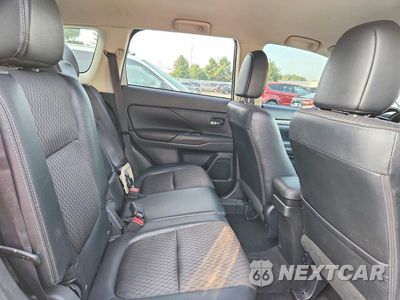 Zdjęcie 11 z 13 samochodu: 2015 MITSUBISHI OUTLANDER SE VIN:JA4AZ3A33FZ008371 - miniatura