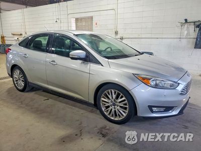 Czwarte zdjęcie samochodu z boku: 2015 FORD FOCUS TITANIUM VIN:1FADP3J22FL387131 - miniatura