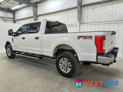 Drugie zdjęcie samochodu z przodu: 2019 FORD F350 SUPER DUTY VIN:1FT8W3BT0KEC86383 - miniatura