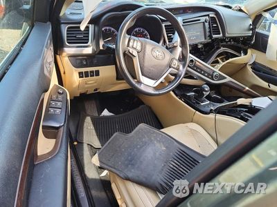Zdjęcie 8 z 13 samochodu: 2016 TOYOTA HIGHLANDER LIMITED VIN:5TDDKRFH3GS273325 - miniatura