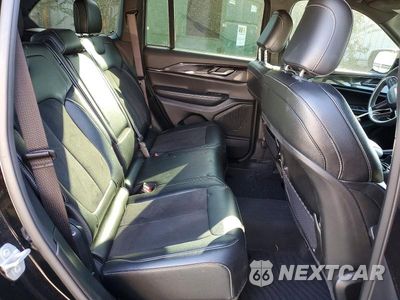 Zdjęcie 11 z 13 samochodu: 2023 JEEP GRAND CHEROKEE LAREDO VIN:1C4RJHAG4PC517468 - miniatura