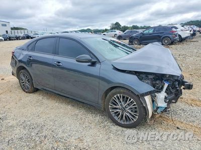 Czwarte zdjęcie samochodu z boku: 2024 KIA FORTE GT LINE VIN:3KPF54ADXRE805836 - miniatura
