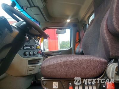 Zdjęcie 7 z 13 samochodu: 2020 PETERBILT 579 SEMI TRUCK VIN:1XPBA48XXLD685571 - miniatura