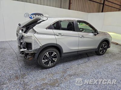 Trzecie zdjęcie samochodu z tyłu: 2026 MITSUBISHI ECLIPSE CROSS SE VIN:JA4ATWAA3TZ012420 - miniatura