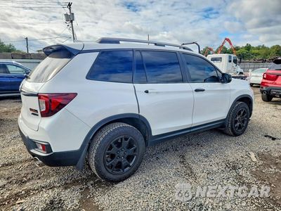 Trzecie zdjęcie samochodu z tyłu: 2024 HONDA PASSPORT TRAIL SPORT VIN:5FNYF8H65RB018923 - miniatura