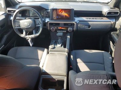 Zdjęcie 8 z 12 samochodu: 2025 TOYOTA TACOMA SR5 VIN:3TMLB5JN0SM159048 - miniatura