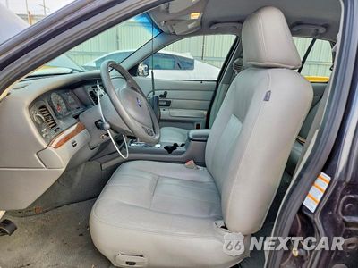 Zdjęcie 7 z 12 samochodu: 2004 FORD CROWN VICTORIA LX VIN:2FAHP74W44X180912 - miniatura