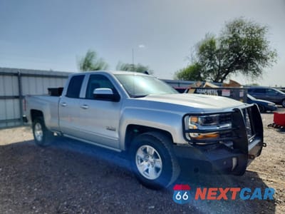 Czwarte zdjęcie samochodu z boku: 2018 CHEVROLET SILVERADO C1500 LT VIN:2GCRCRECXJ1100957 - miniatura