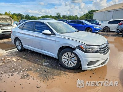 Czwarte zdjęcie samochodu z boku: 2019 VOLKSWAGEN JETTA S VIN:3VWC57BU7KM130846 - miniatura