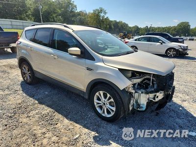 Czwarte zdjęcie samochodu z boku: 2018 FORD ESCAPE SE VIN:1FMCU9GD4JUC88786 - miniatura