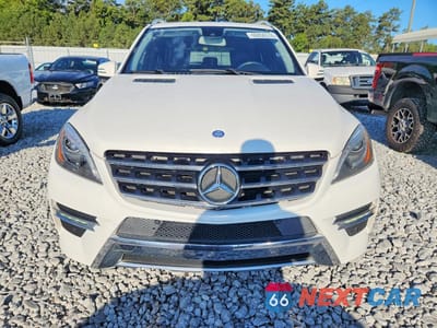 Piąte zdjęcie samochodu w środku: 2014 MERCEDES-BENZ ML 550 4MATIC VIN:4JGDA7DB6EA397701 - miniatura