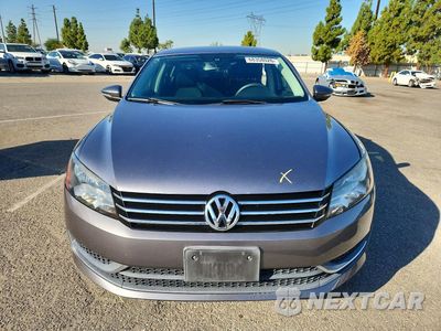 Piąte zdjęcie samochodu w środku: 2012 VOLKSWAGEN PASSAT S VIN:1VWAP7A38CC014746 - miniatura