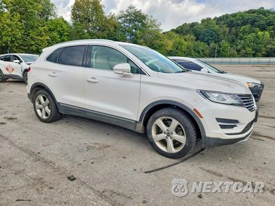 Czwarte zdjęcie samochodu z boku: 2017 LINCOLN MKC PREMIERE VIN:5LMCJ1D99HUL61281 - miniatura