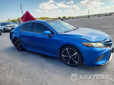 Czwarte zdjęcie samochodu z boku: 2018 TOYOTA CAMRY XSE V6 VIN:4T1BZ1HK6JU019572 - miniatura