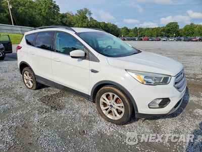 Czwarte zdjęcie samochodu z boku: 2018 FORD ESCAPE SE VIN:1FMCU0GD5JUB29111 - miniatura