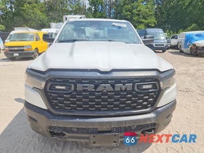 Piąte zdjęcie samochodu w środku: 2025 RAM 1500 TRADESMAN VIN:1C6RRFCG2SN647960 - miniatura