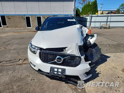 Piąte zdjęcie samochodu w środku: 2019 VOLVO XC40 T5 R-DESIGN VIN:YV4162UM8K2091454 - miniatura