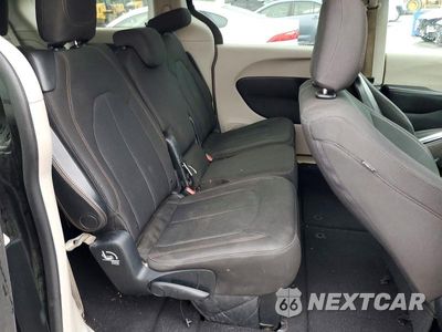 Zdjęcie 11 z 14 samochodu: 2017 CHRYSLER PACIFICA TOURING VIN:2C4RC1DG3HR611217 - miniatura