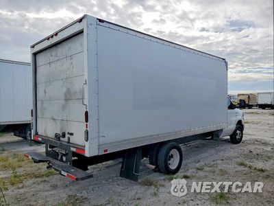 Trzecie zdjęcie samochodu z tyłu: 2017 FORD ECONOLINE E350 SUPER DUTY CUTAWAY VAN VIN:1FDWE3F63HDC43441 - miniatura